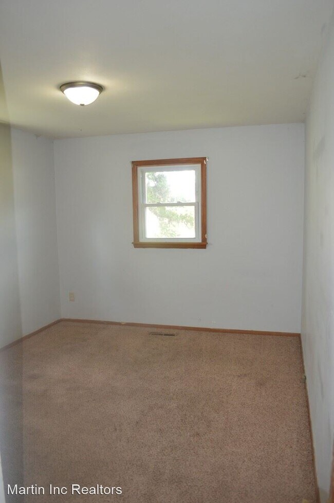 Building Photo - 237 Miriam Dr