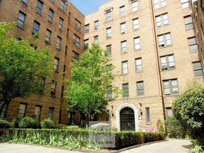 Building Photo - 4863 Broadway