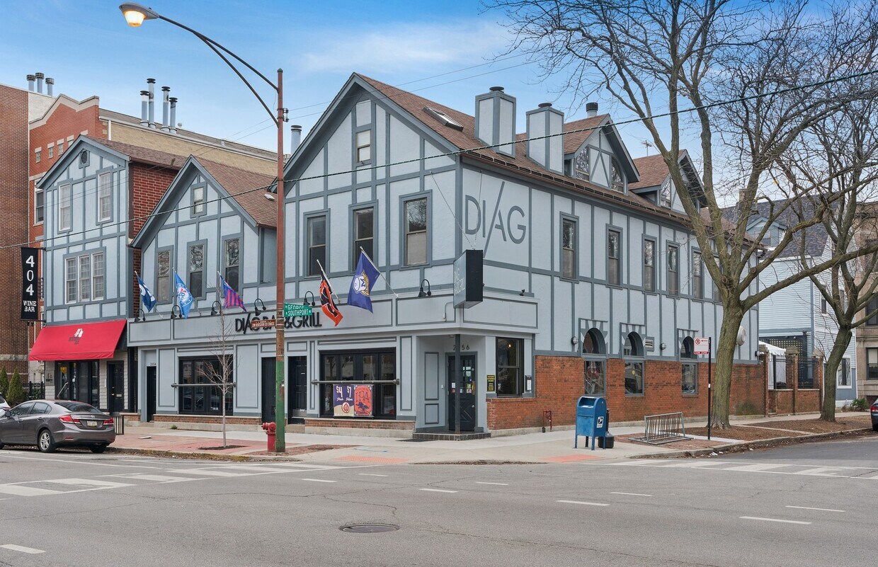 Primary Photo - 2856 N Southport Ave