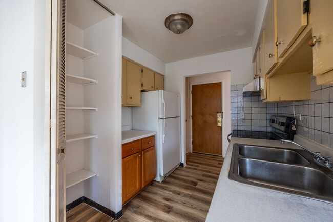 Foto del edificio - 6250 N Kenmore Ave