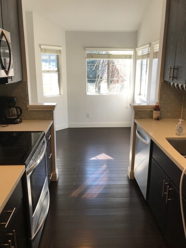 Kitchen - 8055 Mountain View Dr