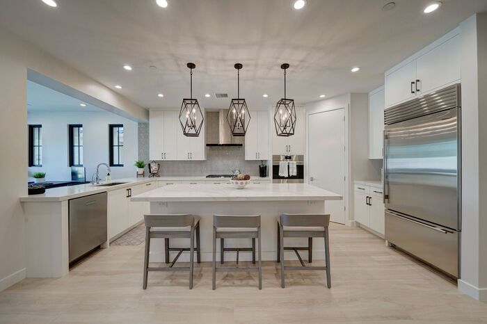 Primary Photo - READY TO VIEW NOW! Breathtaking Views, 3 B...