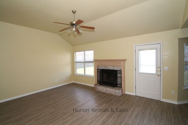 Building Photo - Awesome Three-Bedroom Across From Maxdale ...