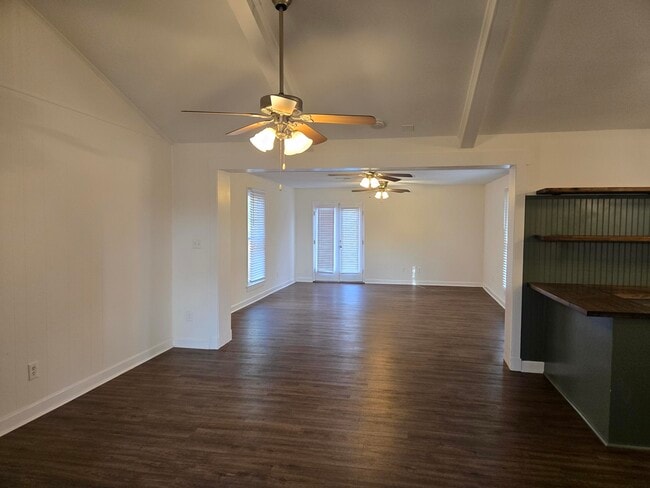 Foto del edificio - 3327 Cockatoo Rd