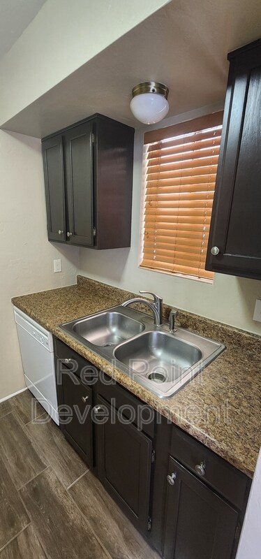 Building Photo - 3932 E Hayhurst Ln