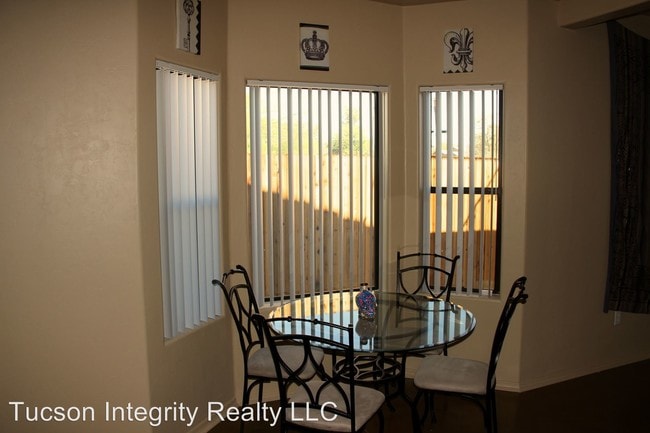 Building Photo - 774 E Seneca St