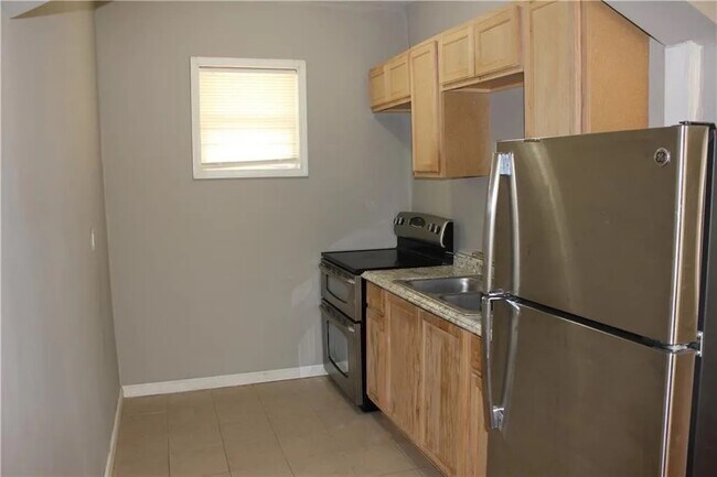 Foto del edificio - 302 N Oakley Ave
