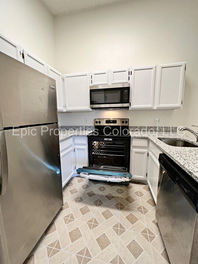 Building Photo - 942 S Dearborn Way
