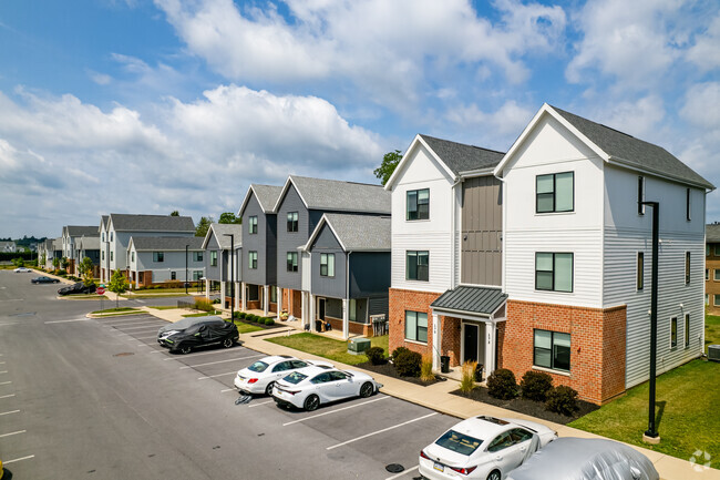 Building Photo - The Yards at Old State