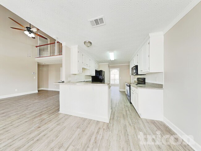 Building Photo - 25 Bermuda Cir