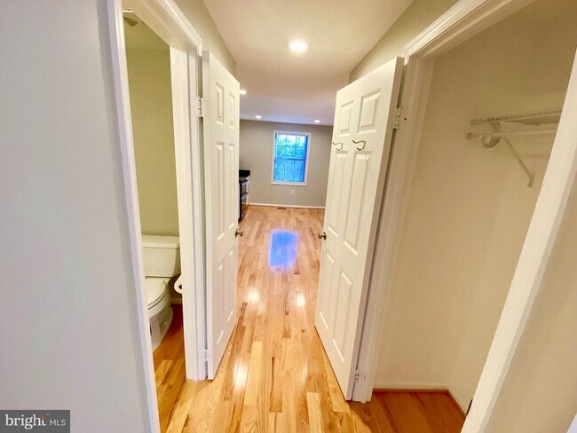 Building Photo - 9400 Candleberry Ct