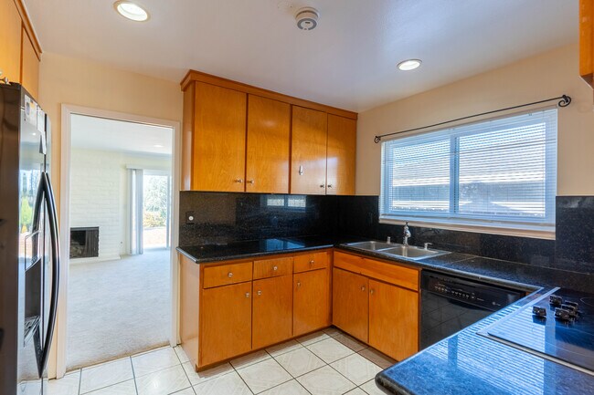 Building Photo - 6546 Wellesly Pl