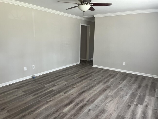 Foto del edificio - 2127 Silverdale Rd