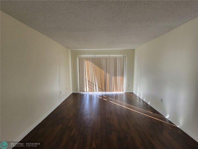 Foto del edificio - 2800 NW 56th Ave