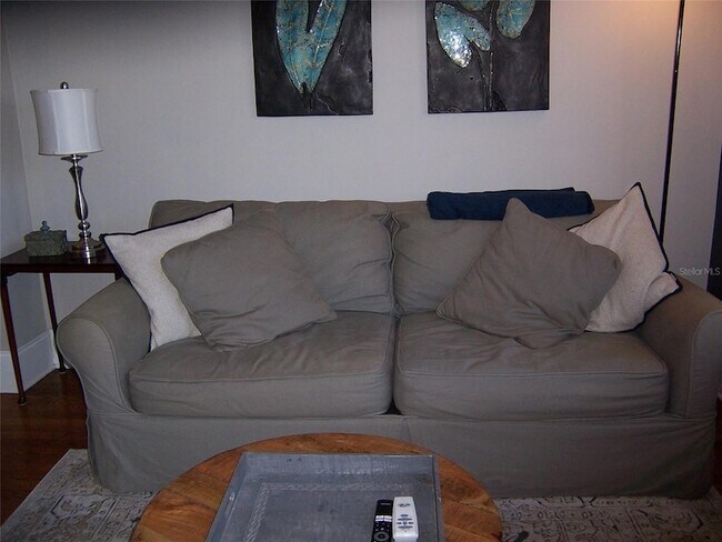 Foto del edificio - 613 E Ridgewood St