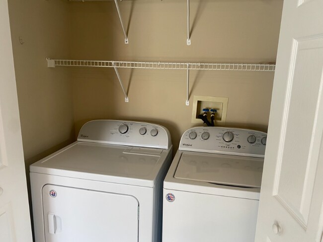 Foto del edificio - 30 Cedar Ln