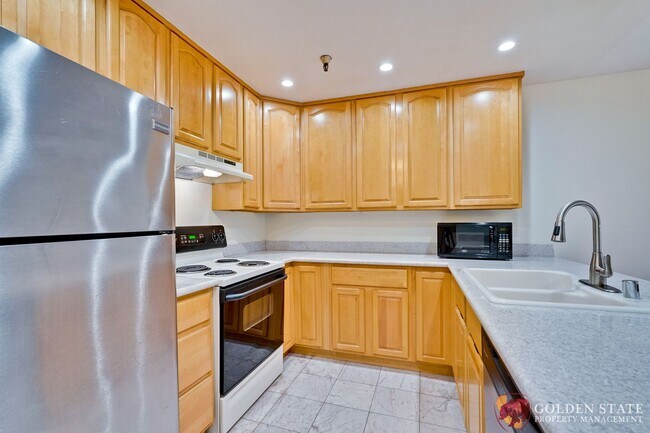 Building Photo - Beautiful Top Floor Condo in Prime Mountain View Location