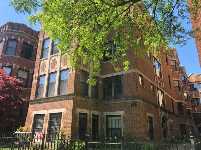 Foto del edificio - 550 W Roscoe St