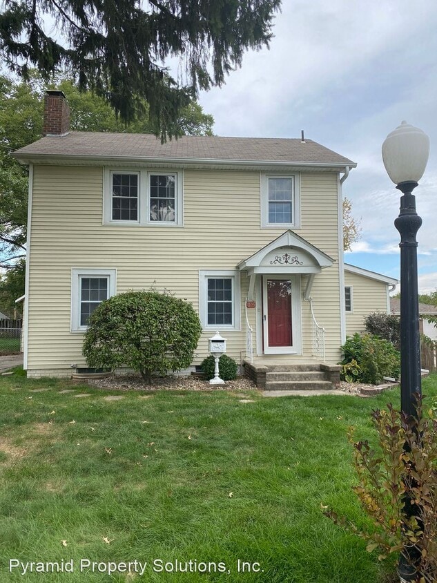 3 br, 2 bath House 1105 Emma Ave House Rental in Des Moines, IA