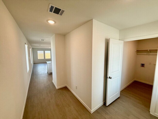 Foto del edificio - BRAND NEW 3 Bedroom, 2 Bathroom home on a corner lot in New Braunfels!