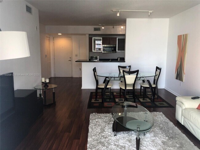Foto del edificio - 2775 NE 187th St