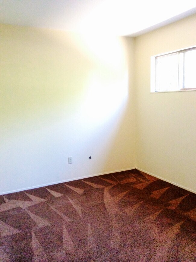 Foto del edificio - 3 BEDROOOM 2 BATH TOWNHOME