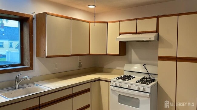 Building Photo - 11 S Pelham Ave