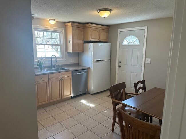 Foto del edificio - 24 Waverly Ln