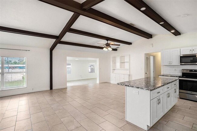 Building Photo - 1640 Picardy Cir