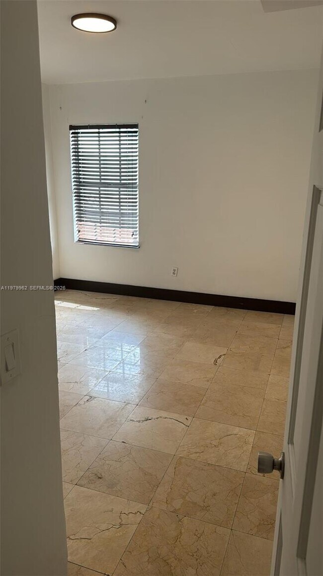 Foto del edificio - 541 NE 62nd St