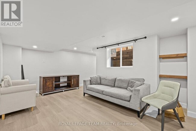 Building Photo - 1288 Plante Dr