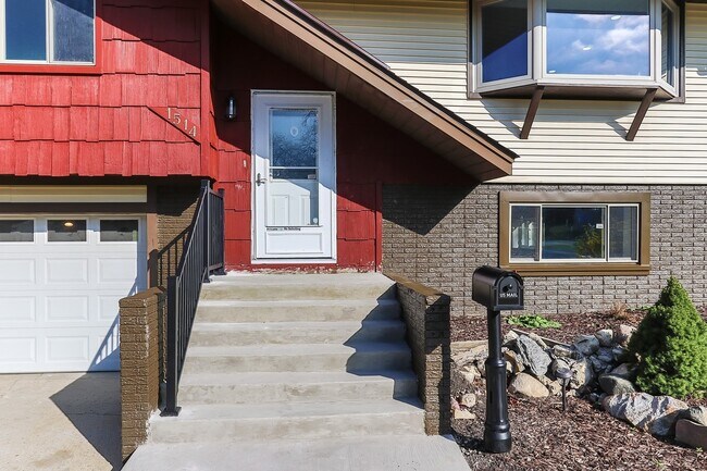 Building Photo - 1514 Bates Ln