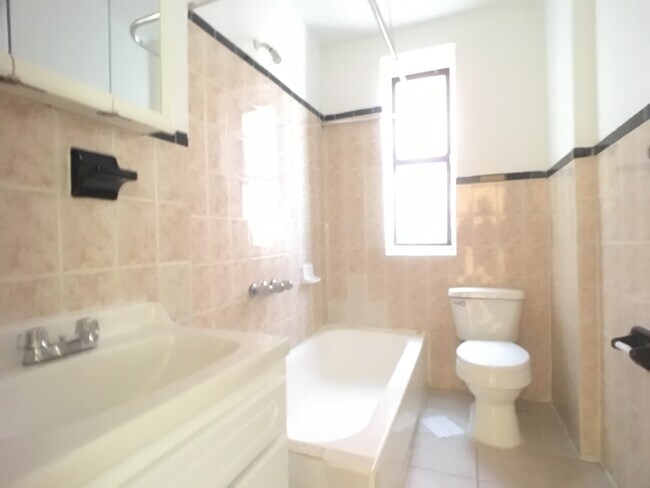 Foto del edificio - 281 Wadsworth Ave