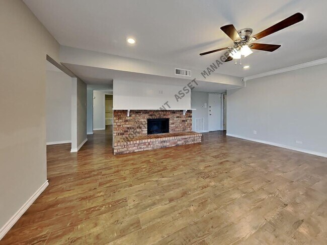 Foto del edificio - Newly Renovated Single Family Home | 3 BR/2BA | 1-Car Covered Parking | Gated backyard