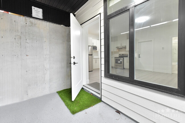 Building Photo - Bright 2 Bedroom Legal Basement Suite | Utilities Included | Prime Delta Location