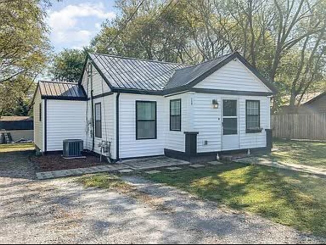 Foto del edificio - Adorable Cottage Style Home for Rent