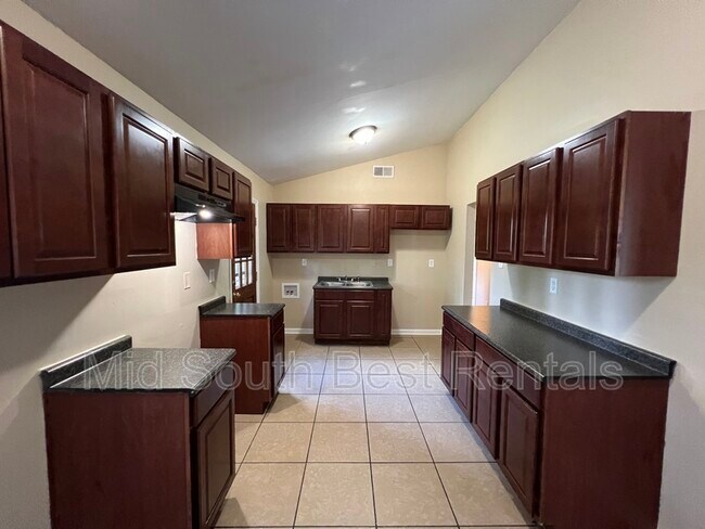 Building Photo - 2484 Monette Ave