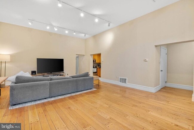 Building Photo - 914 Spruce St