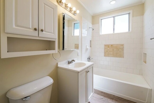 Building Photo - 10859 Vena Ave