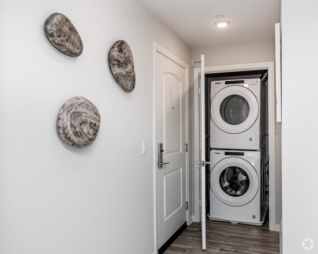 2HAB, 2BA - 1115 ft² - The Trails at Canyon Crest Apartments