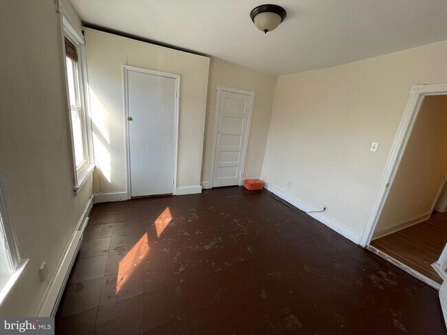 Foto del edificio - 735 W Russell St