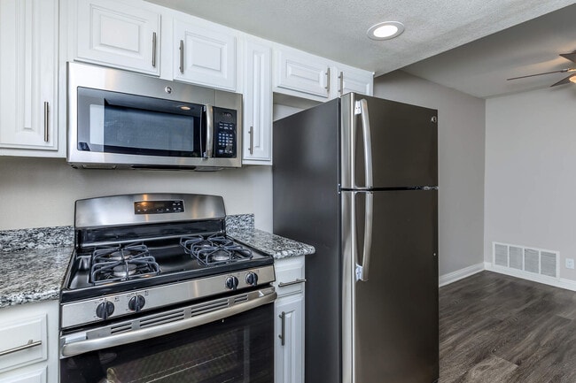 Building Photo - StoneCreek Apartment Homes