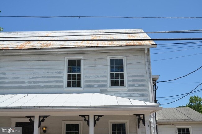Building Photo - 303 Commerce St