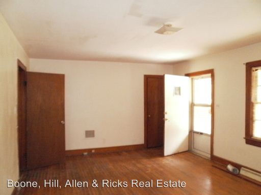 Building Photo - 805 Tyan St