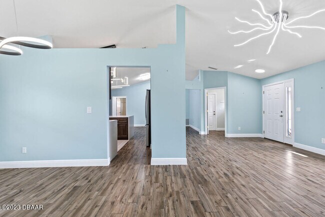 Building Photo - 707 Saybrook St