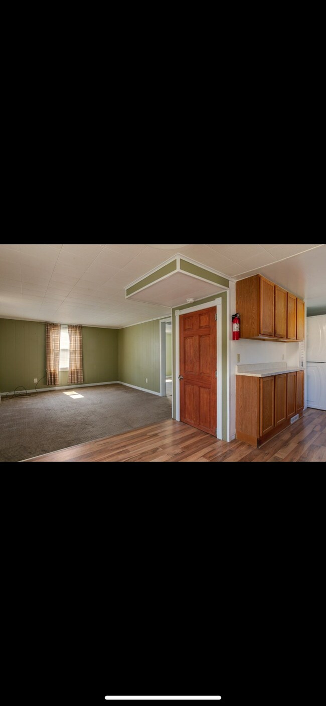 Living area - 260 Curtis St