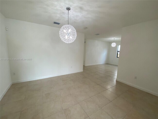 Foto del edificio - 2424 SE 3rd St