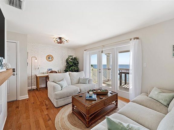 Building Photo - 5102 Coquina Key Dr SE