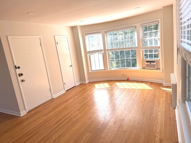 Foto del edificio - 2718 W Balmoral Ave