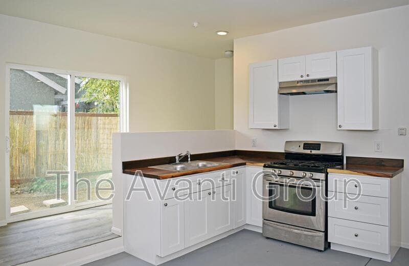 933 E Santa Paula St Unit D, Santa Paula, CA 93060 Condo for Rent in